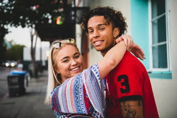 how to know if my ex loves me even if he has a girlfriend