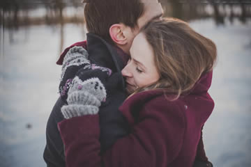 how to know if my ex loves me even if he has a girlfriend