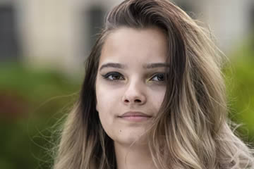 Su novia es muy parecida a ti