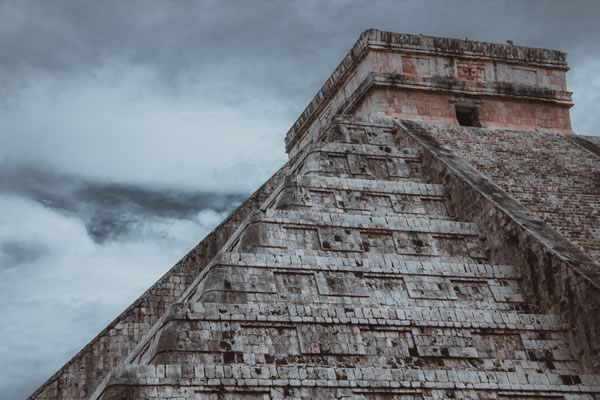 Pyramid throw